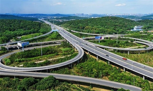 东乡钢筋套筒应用于高速公路